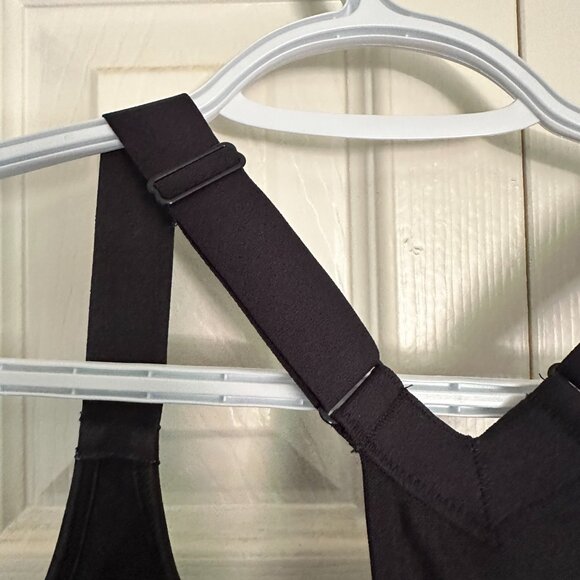 Under armour front zip sports bra - Picture 3 of 5